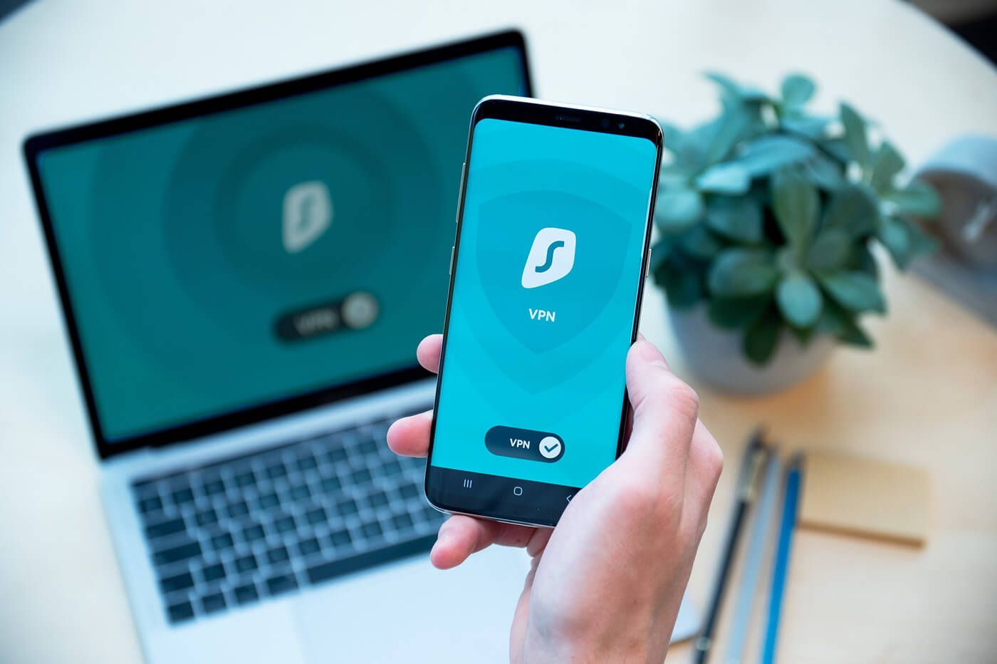 Proteggi tutti i tuoi dispositivi: connessioni illimitate con i piani di Surfshark e cosa significa per te